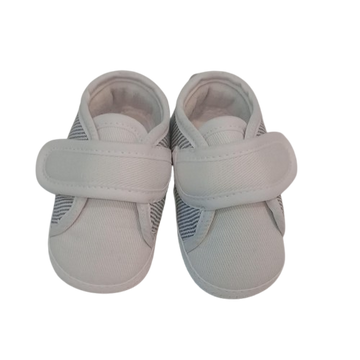 Peke - Zapatilla blanco con franja celeste | talla 17