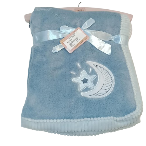 Revco- Cobija azul con estampado luna y estrella.